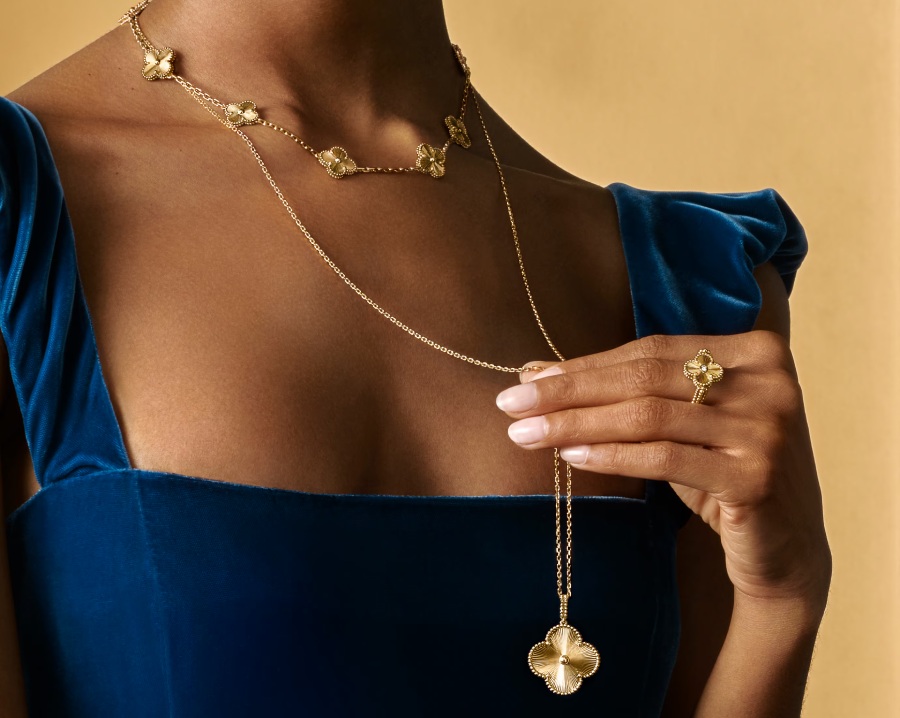 عکس گردنبند طلا ونکلیف Frivole، گل‌های درخشان و زنانه