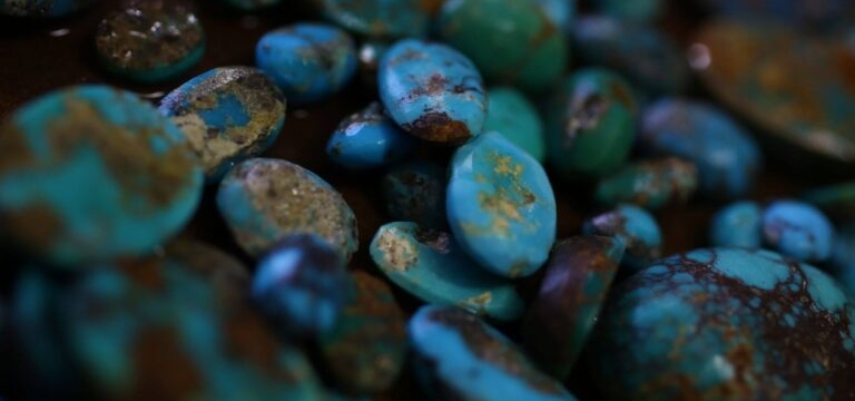 معرفی کامل سنگ فیروزه، انواع و قیمت آن